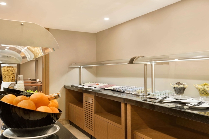 Imagen del bar/restaurante del Hotel Ramada Encore By Wyndham Gebze. Foto 3