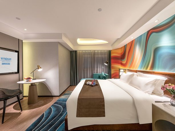 Imagen de la habitación del Hotel Ramada Encore By Wyndham Guangzhou Jiangnanxi. Foto 9