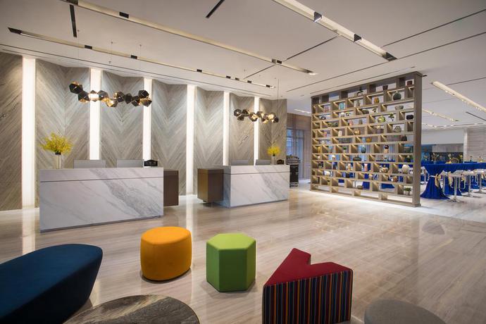 Imagen de los interiores del Hotel Ramada Encore By Wyndham Guangzhou South. Foto 7