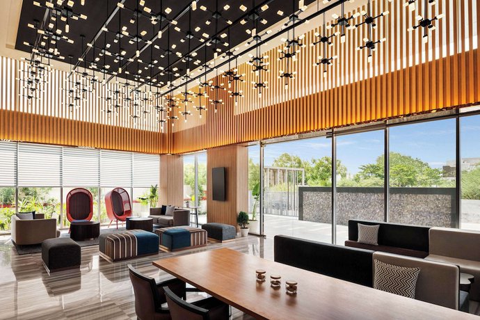 Imagen de los interiores del Hotel Ramada Encore By Wyndham Indore Nipania. Foto 20