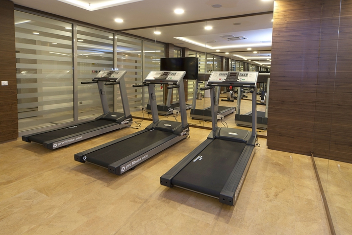 Imagen de los interiores del Hotel Ramada Encore By Wyndham Istanbul Kartal. Foto 10