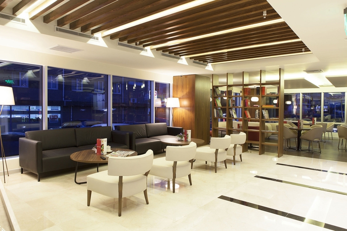 Imagen de los interiores del Hotel Ramada Encore By Wyndham Istanbul Kartal. Foto 12