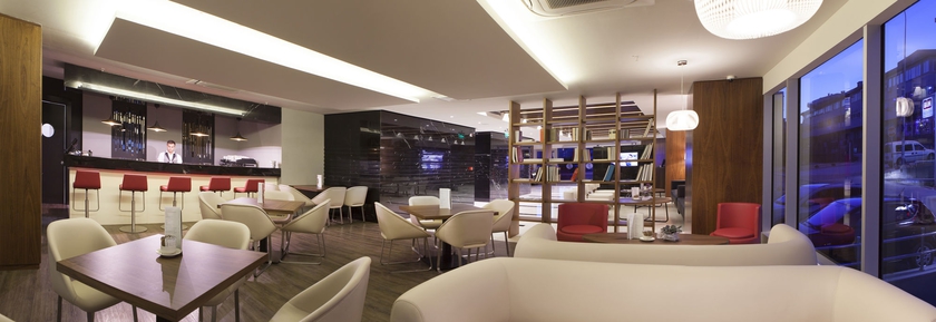 Imagen de los interiores del Hotel Ramada Encore By Wyndham Istanbul Kartal. Foto 14