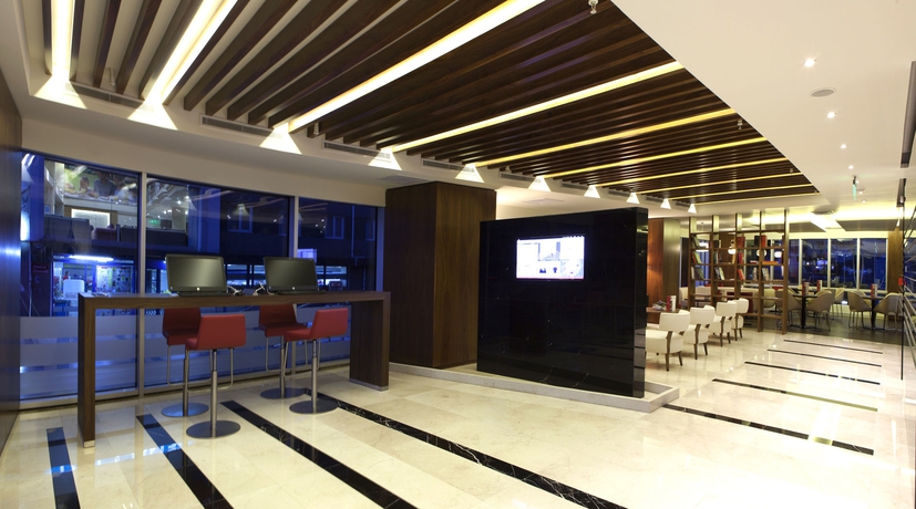 Imagen de los interiores del Hotel Ramada Encore By Wyndham Istanbul Kartal. Foto 15