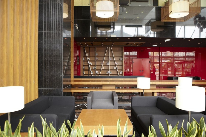 Imagen de los interiores del Hotel Ramada Encore By Wyndham Izmir. Foto 11