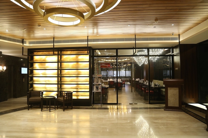 Imagen de los interiores del Hotel Ramada Encore By Wyndham Jalandhar. Foto 15