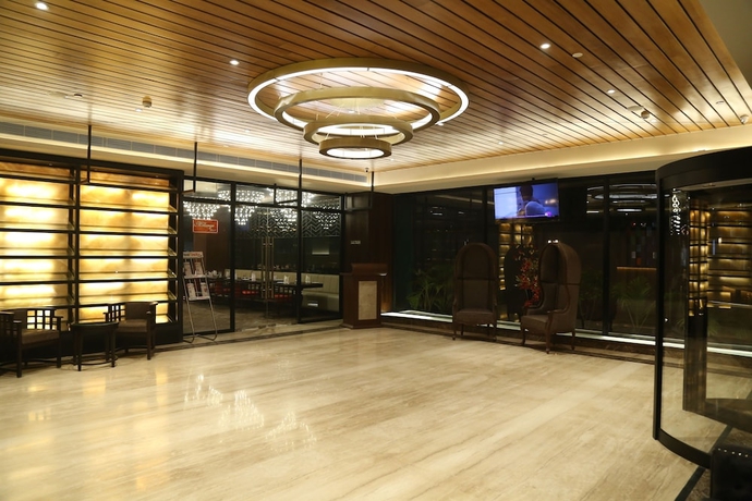 Imagen de los interiores del Hotel Ramada Encore By Wyndham Jalandhar. Foto 16