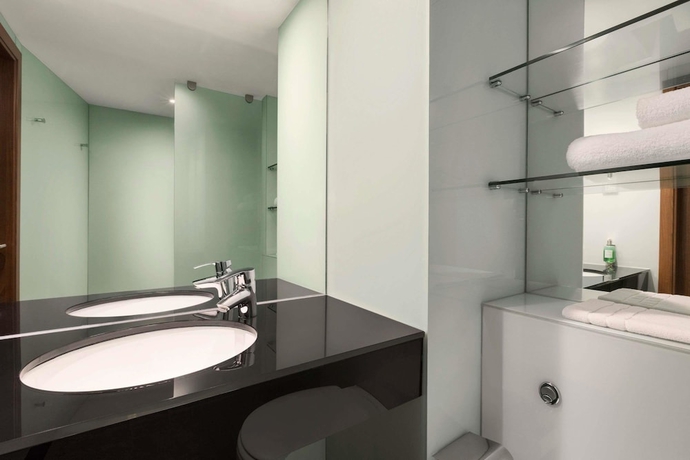 Imagen de la habitación del Hotel Ramada Encore By Wyndham Leicester City Centre. Foto 8