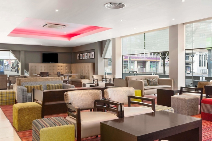 Imagen de los interiores del Hotel Ramada Encore By Wyndham Leicester City Centre. Foto 14
