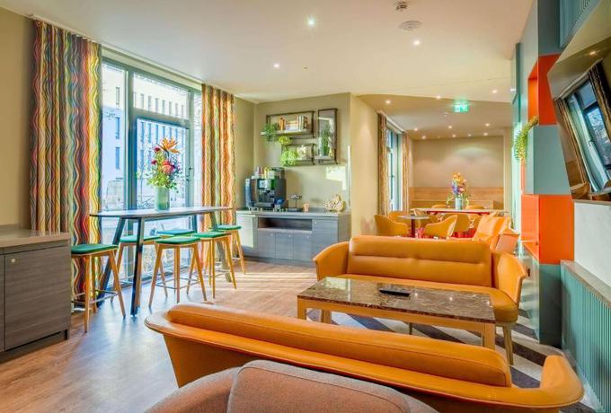 Imagen de los interiores del Hotel Ramada Encore By Wyndham Munich Messe. Foto 11