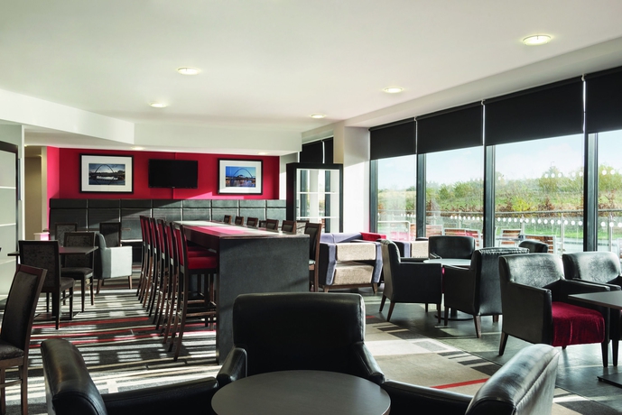 Imagen del bar/restaurante del Hotel Ramada Encore By Wyndham Newcastle-gateshead. Foto 4