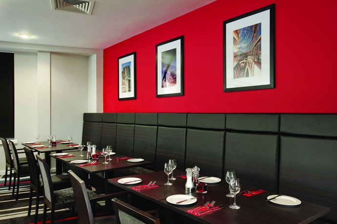 Imagen del bar/restaurante del Hotel Ramada Encore By Wyndham Newcastle-gateshead. Foto 5