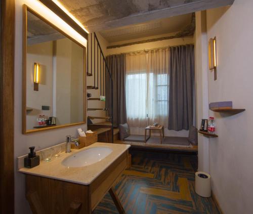 Imagen de la habitación del Hotel Ramada Encore By Wyndham Shanghai Pudong Airport. Foto 7