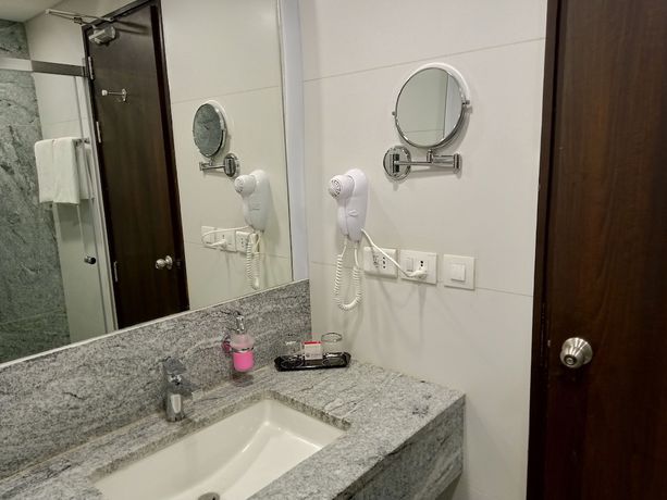 Imagen de la habitación del Hotel Ramada Encore By Wyndham Statue Of Unity. Foto 7