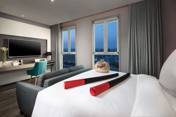 Imagen de la habitación del Hotel Ramada Encore By Wyndham Yangzhoudong Railway Station. Foto 6