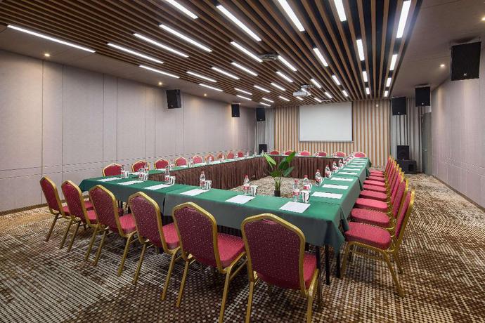 Imagen de los interiores del Hotel Ramada Encore Wyndham Huzhou. Foto 18