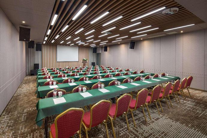 Imagen de los interiores del Hotel Ramada Encore Wyndham Huzhou. Foto 19
