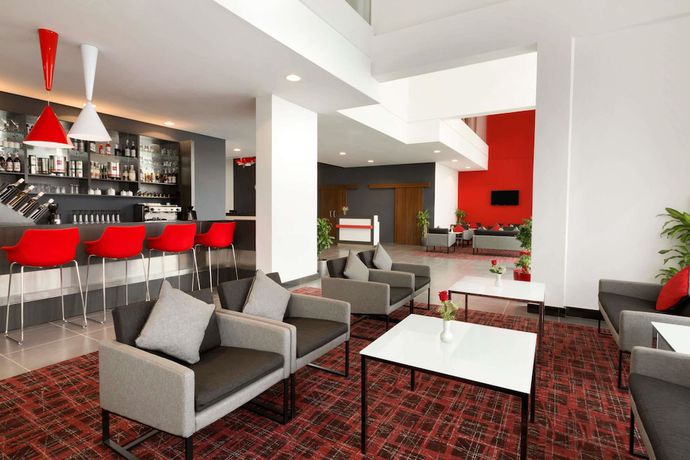 Imagen del bar/restaurante del Hotel Ramada Encore by Wyndham Al Khobar Olaya. Foto 6