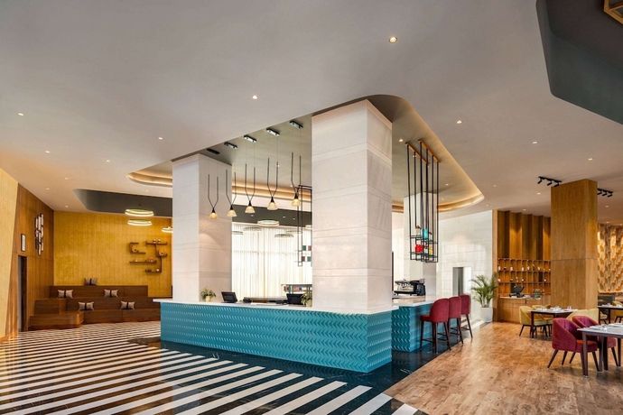 Imagen de los interiores del Hotel Ramada Encore by Wyndham Amritsar Airport. Foto 19