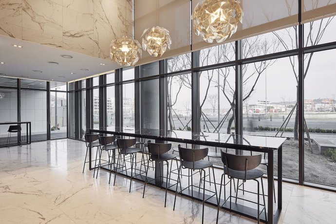 Imagen de los interiores del Hotel Ramada Encore by Wyndham Gimpo Han River Hotel. Foto 18