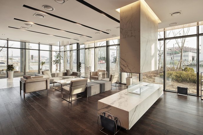 Imagen de los interiores del Hotel Ramada Encore by Wyndham Gimpo Han River Hotel. Foto 19
