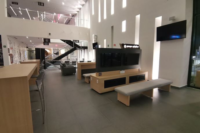Imagen de los interiores del Hotel Ramada Encore by Wyndham Guadalajara Aeropuerto. Foto 12