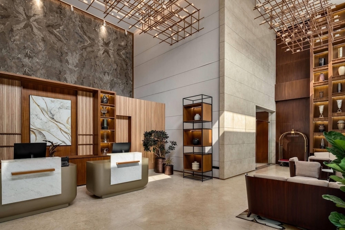 Imagen de los interiores del Hotel Ramada Encore by Wyndham Gurugram Dwarka Expressway. Foto 14