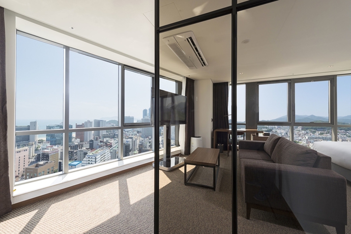 Imagen de los interiores del Hotel Ramada Encore by Wyndham Haeundae. Foto 18