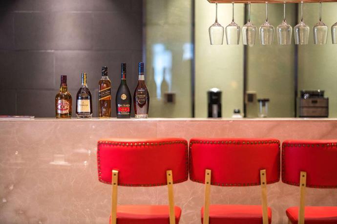 Imagen del bar/restaurante del Hotel Ramada Encore by Wyndham Jintang. Foto 3