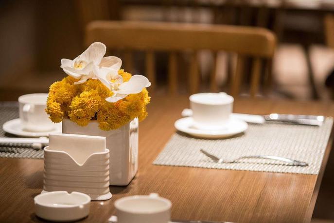 Imagen del bar/restaurante del Hotel Ramada Encore by Wyndham Jintang. Foto 5