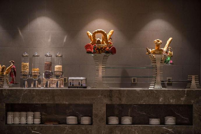 Imagen del bar/restaurante del Hotel Ramada Encore by Wyndham Jintang. Foto 6