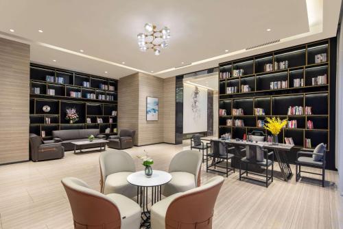 Imagen general del Hotel Ramada Encore by Wyndham Kunming Guandu. Foto 4
