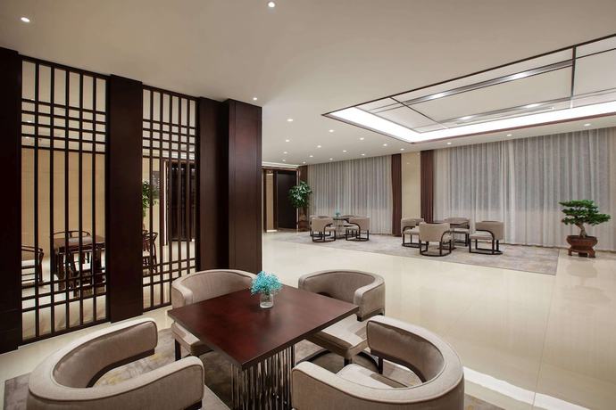 Imagen de los interiores del Hotel Ramada Encore by Wyndham Linqu Downtown. Foto 13