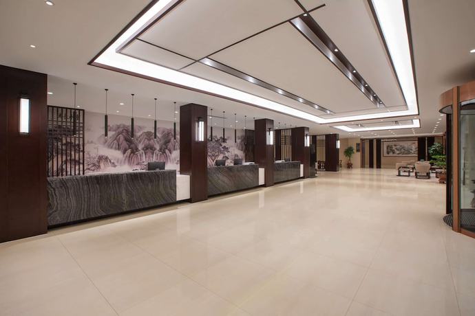 Imagen de los interiores del Hotel Ramada Encore by Wyndham Linqu Downtown. Foto 15