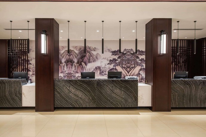 Imagen de los interiores del Hotel Ramada Encore by Wyndham Linqu Downtown. Foto 16