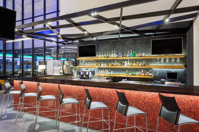 Imagen del bar/restaurante del Hotel Ramada Encore by Wyndham Queretaro. Foto 5