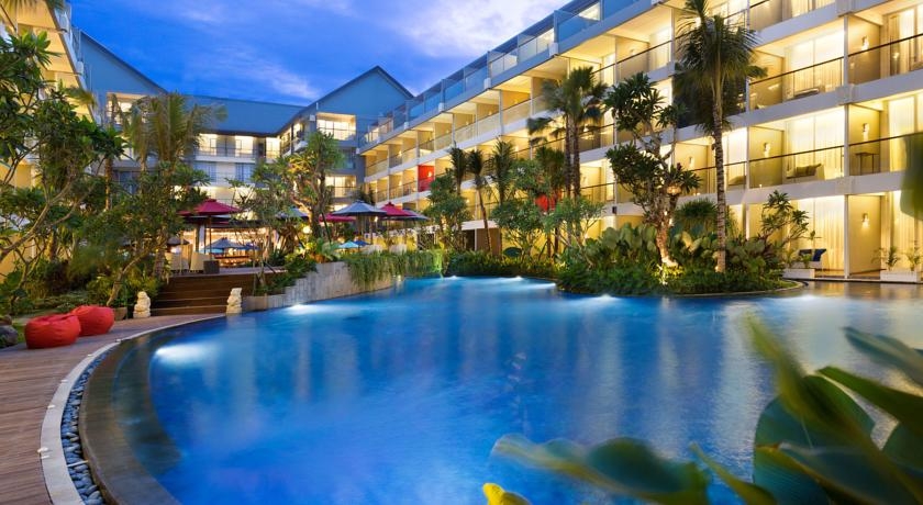 Imagen de la piscina del Hotel Ramada Encore by Wyndham Seminyak Bali. Foto 15