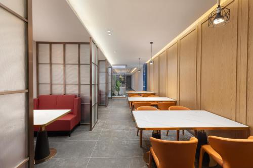 Imagen general del Hotel Ramada Encore by Wyndham Wuhan Station. Foto 3