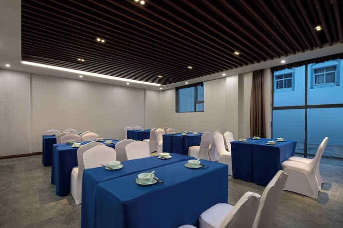 Imagen del bar/restaurante del Hotel Ramada Encore by Wyndham Wuhan West. Foto 3