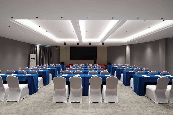 Imagen de los interiores del Hotel Ramada Encore by Wyndham Wuhan West. Foto 13