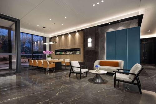 Imagen general del Hotel Ramada Encore by Wyndham Xishuangbanna Jinghong. Foto 2
