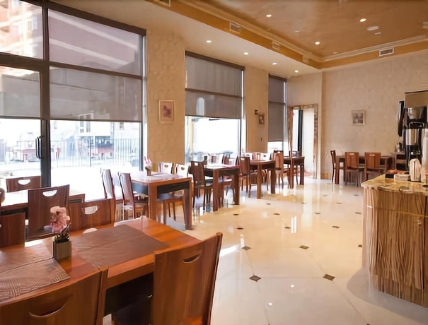 Imagen del bar/restaurante del Hotel Ramada Flushing Queens. Foto 2