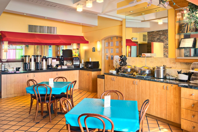 Imagen del bar/restaurante del Hotel Ramada Fort Lauderdale Oakland Park. Foto 3
