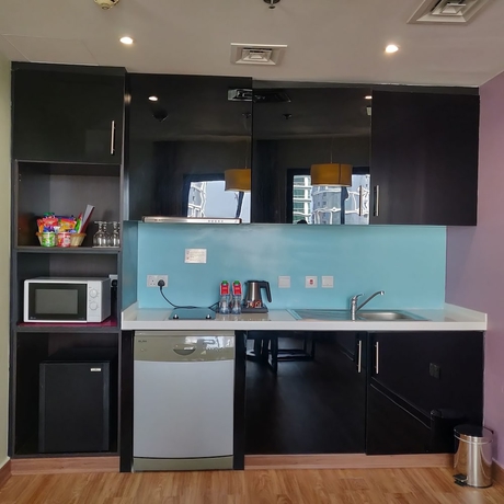 Imagen de la habitación del Hotel Ramada Hotel & Suites by Wyndham Dubai JBR. Foto 5