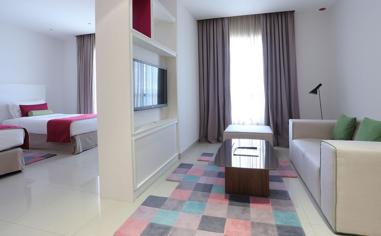 Imagen de la habitación del Hotel Ramada Hotel & Suites by Wyndham Dubai JBR. Foto 17