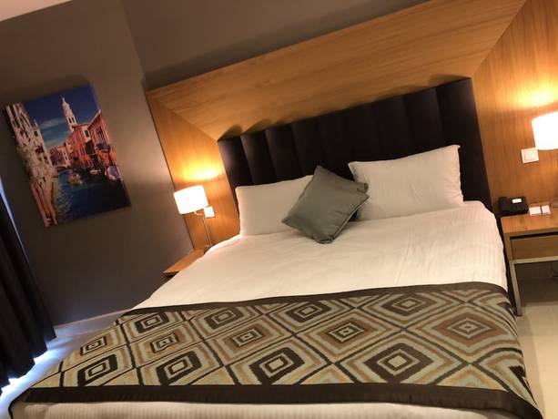 Imagen de la habitación del Hotel Ramada Hotel & Suites by Wyndham Kusadasi. Foto 2