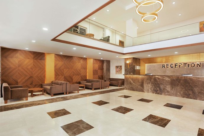 Imagen de los interiores del Hotel Ramada Hotel & Suites by Wyndham Kusadasi. Foto 16