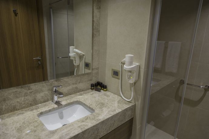 Imagen de la habitación del Hotel Ramada Hotel & Suites by Wyndham Kusadasi. Foto 14