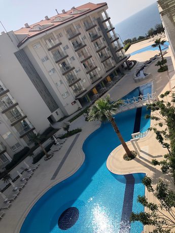 Imagen de la piscina del Hotel Ramada Hotel & Suites by Wyndham Kusadasi. Foto 18