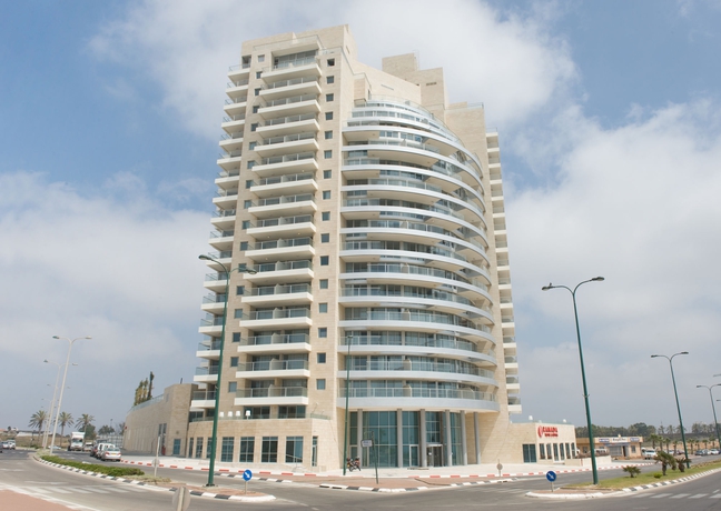 Imagen de los exteriores del Hotel Ramada Hotel & Suites by Wyndham Netanya. Foto 6